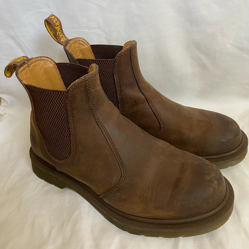 Dr. Martens 2976 Crazy Horse Chelsea Boots